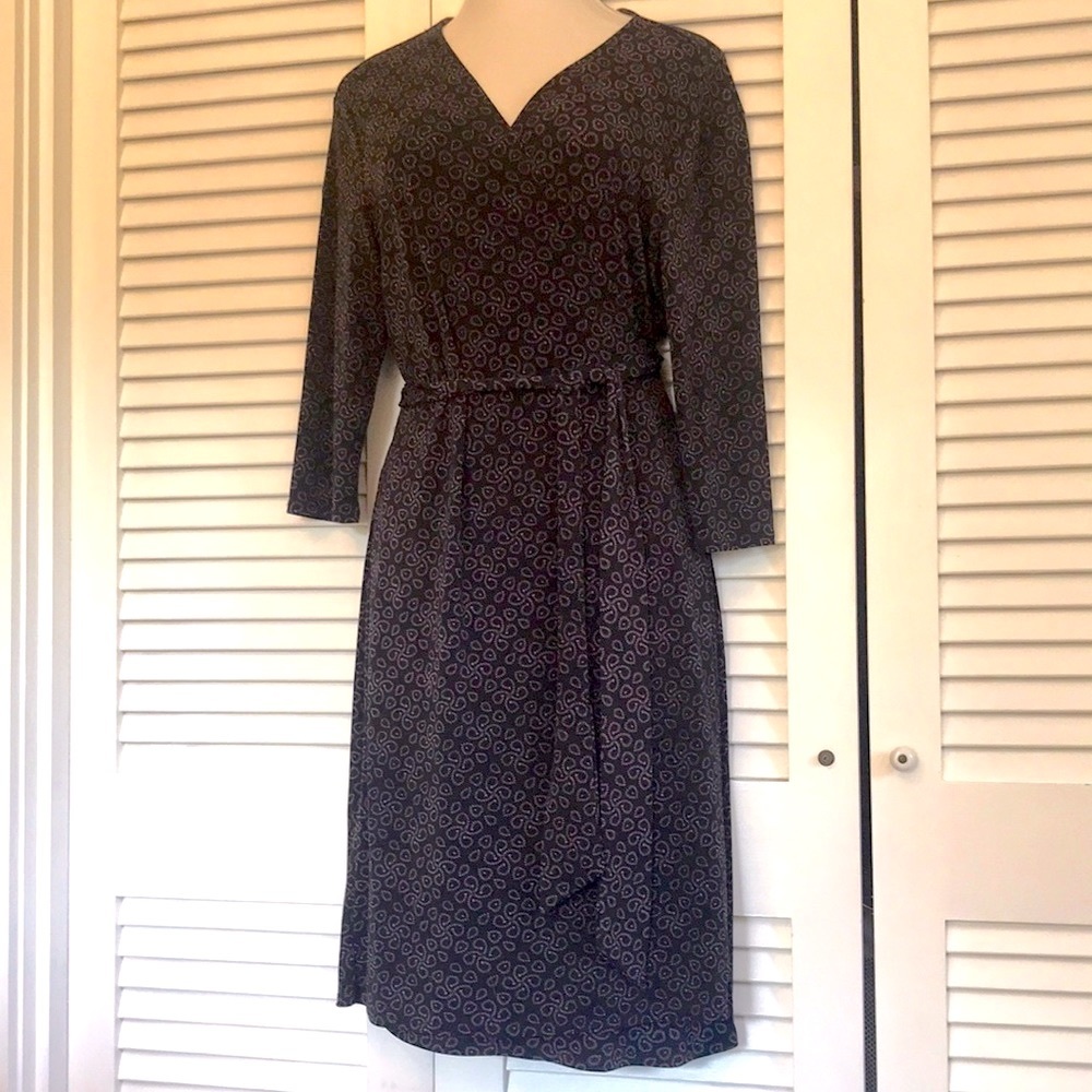 Wrap dress w/full skirt 16/18 stretch purple black graphic print